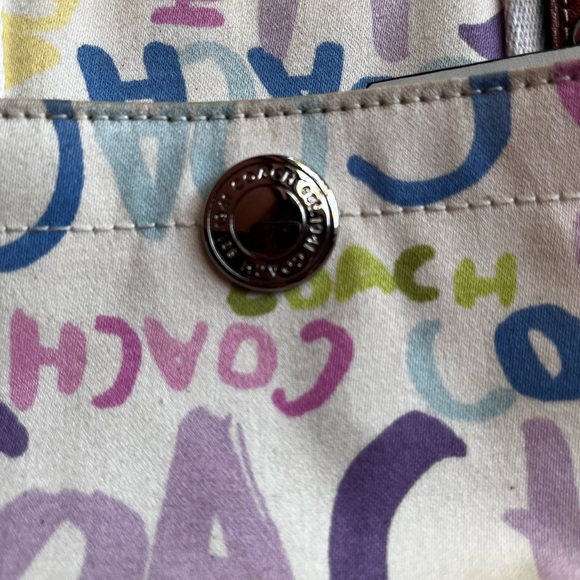 Coach Hamptons Signature Scribble Graffiti Tote Bag - Picture 8 of 15